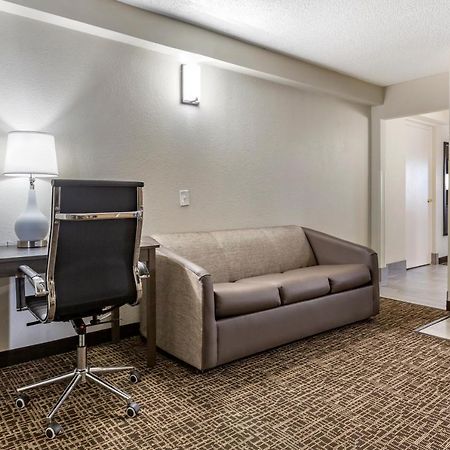 Quality Inn & Suites Spring Lake - Fayetteville Near Fort Bragg Extérieur photo