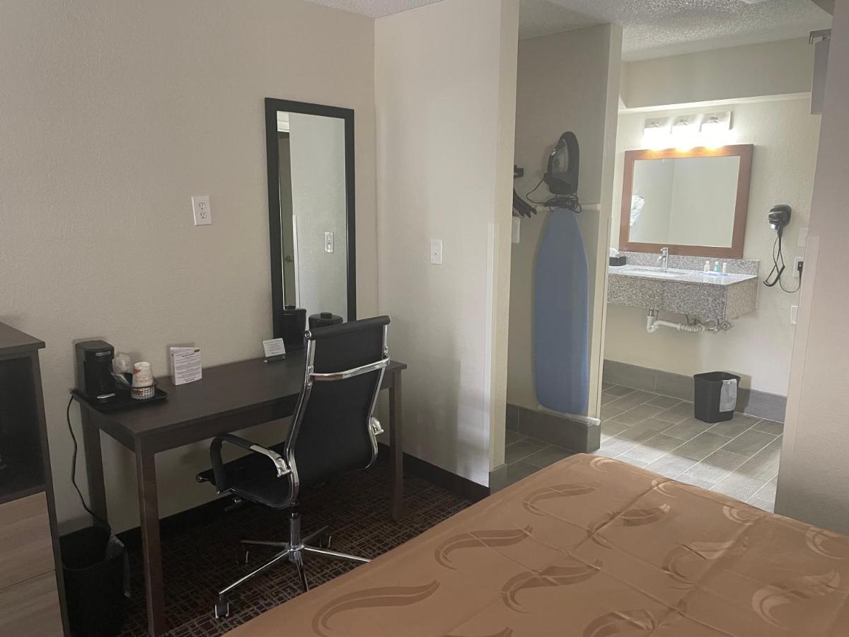 Quality Inn & Suites Spring Lake - Fayetteville Near Fort Bragg Extérieur photo
