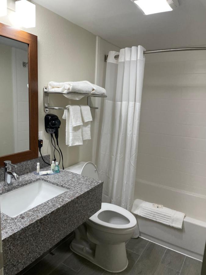 Quality Inn & Suites Spring Lake - Fayetteville Near Fort Bragg Extérieur photo