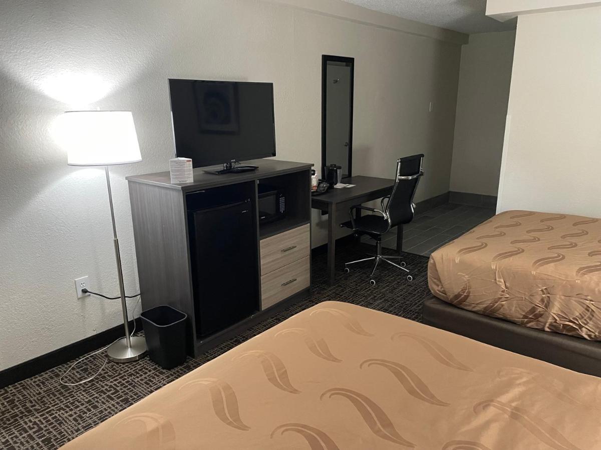 Quality Inn & Suites Spring Lake - Fayetteville Near Fort Bragg Extérieur photo