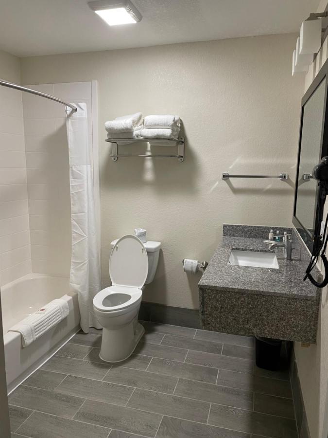 Quality Inn & Suites Spring Lake - Fayetteville Near Fort Bragg Extérieur photo