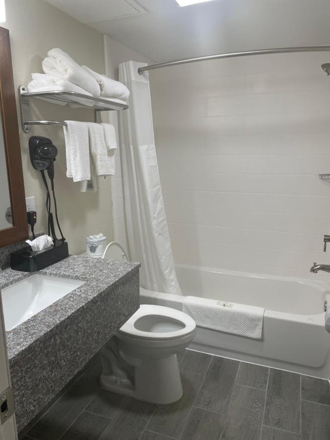 Quality Inn & Suites Spring Lake - Fayetteville Near Fort Bragg Extérieur photo