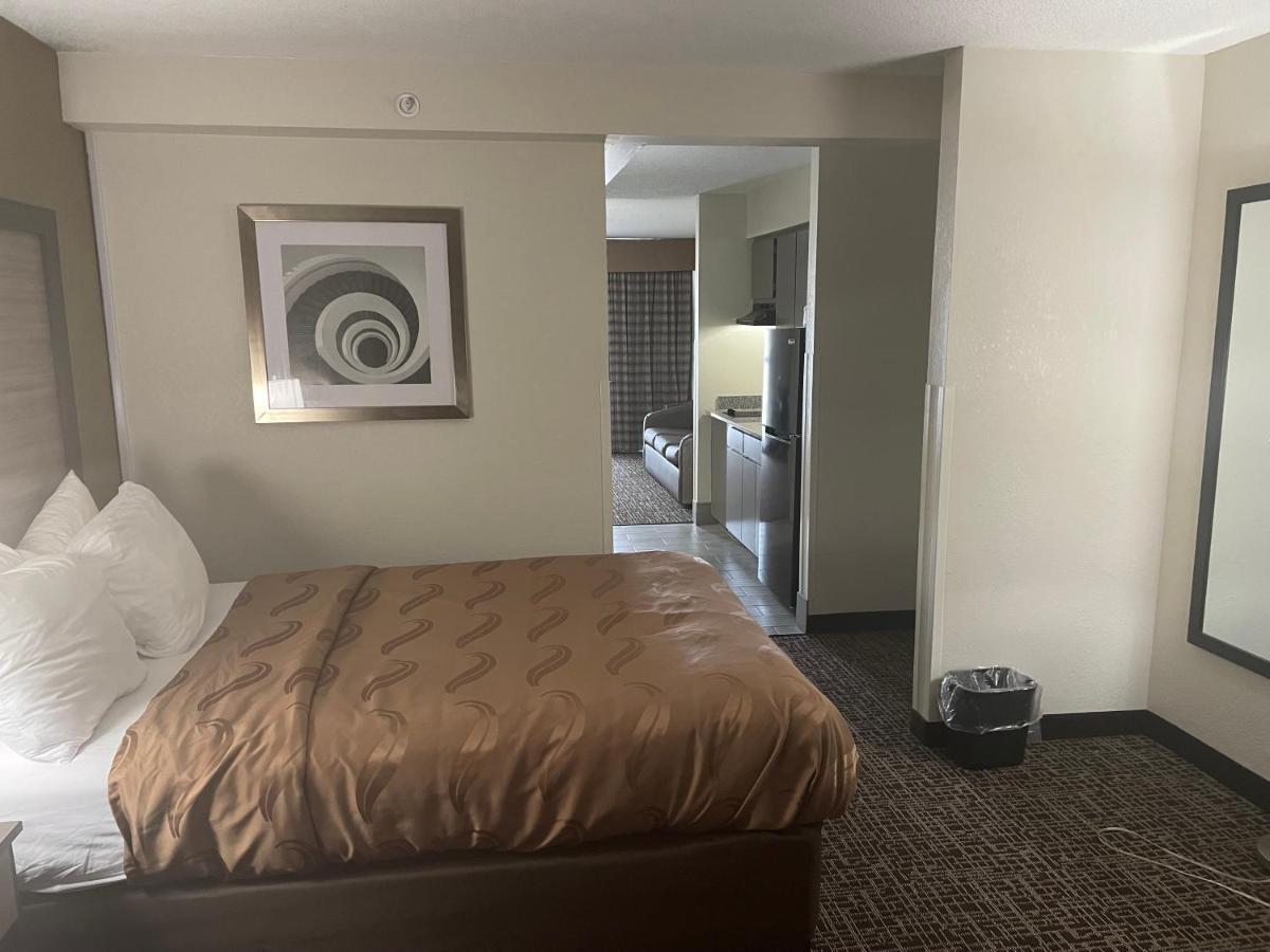 Quality Inn & Suites Spring Lake - Fayetteville Near Fort Bragg Extérieur photo