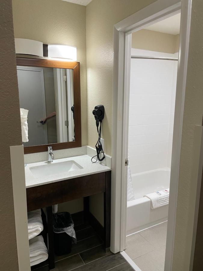 Quality Inn & Suites Spring Lake - Fayetteville Near Fort Bragg Extérieur photo