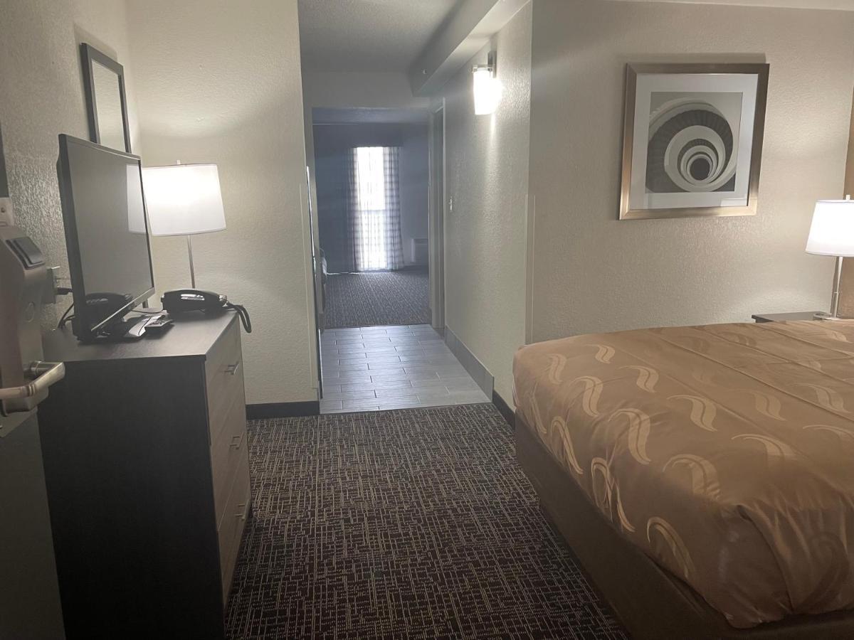 Quality Inn & Suites Spring Lake - Fayetteville Near Fort Bragg Extérieur photo