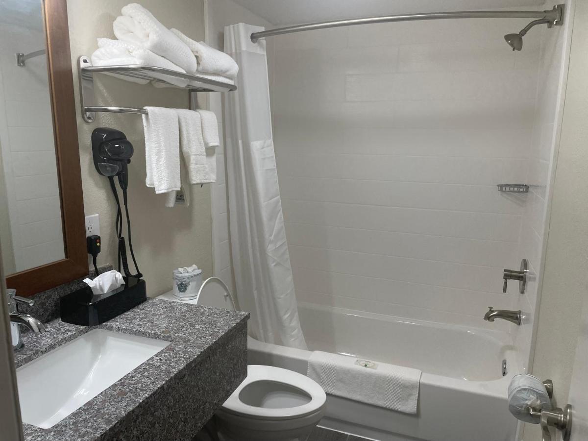 Quality Inn & Suites Spring Lake - Fayetteville Near Fort Bragg Extérieur photo