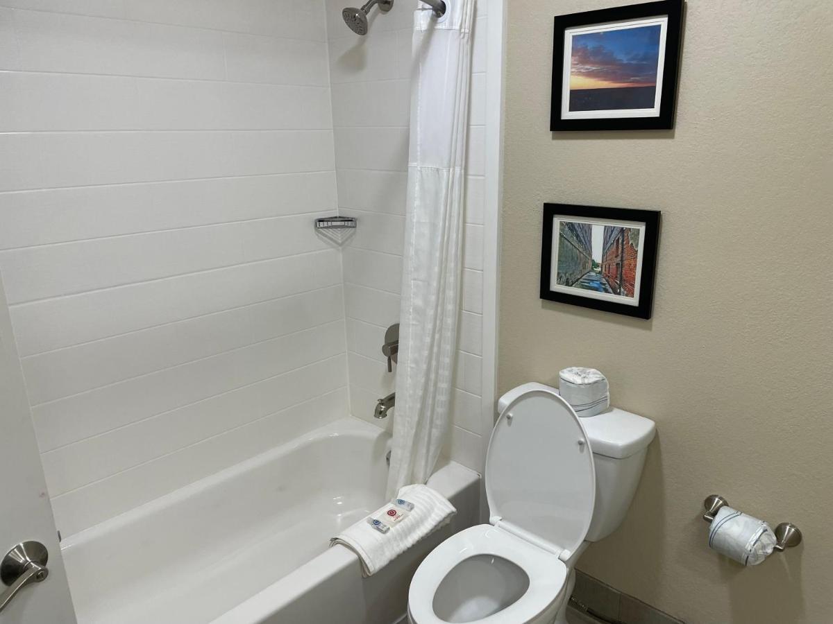Quality Inn & Suites Spring Lake - Fayetteville Near Fort Bragg Extérieur photo