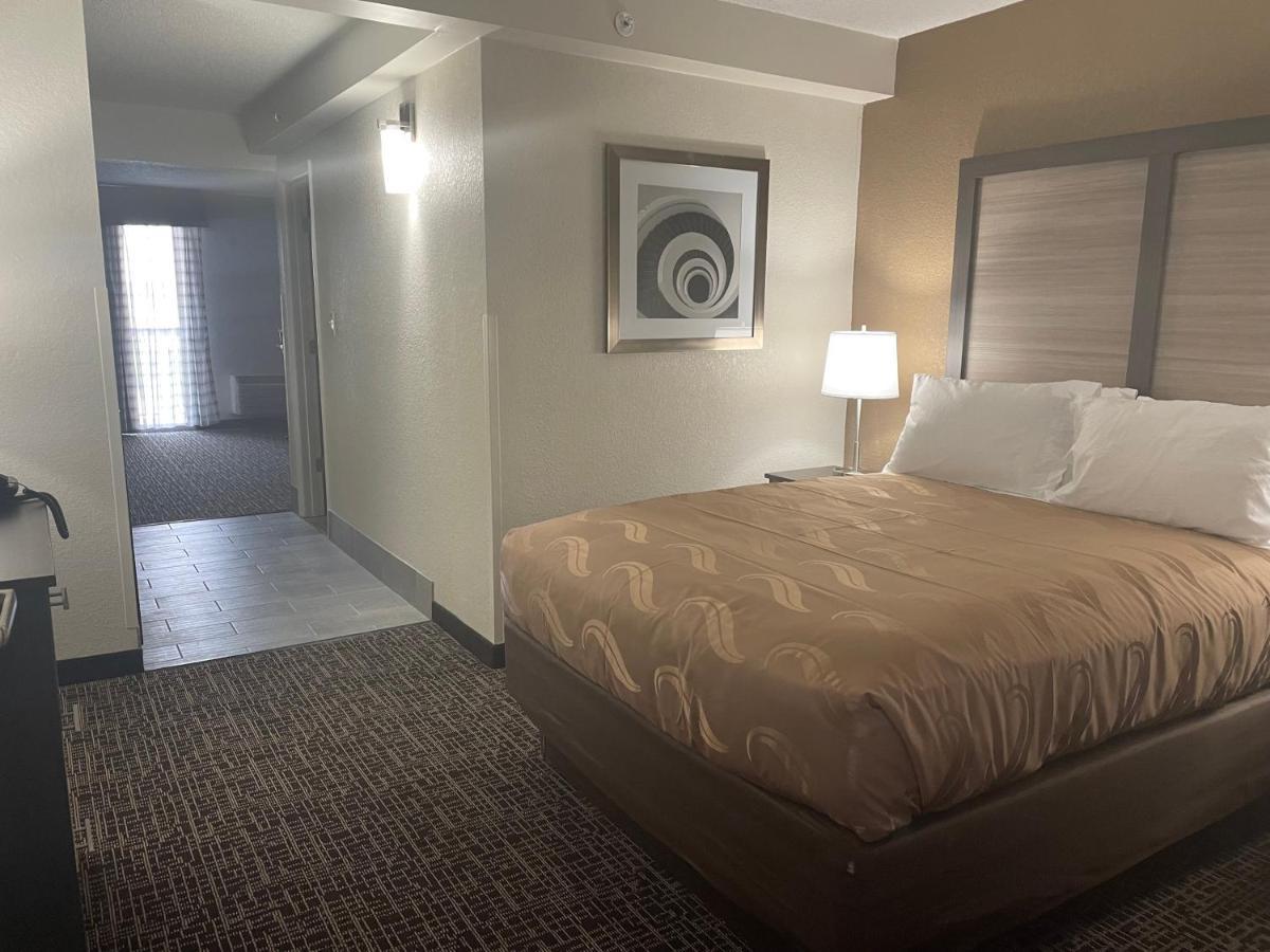 Quality Inn & Suites Spring Lake - Fayetteville Near Fort Bragg Extérieur photo