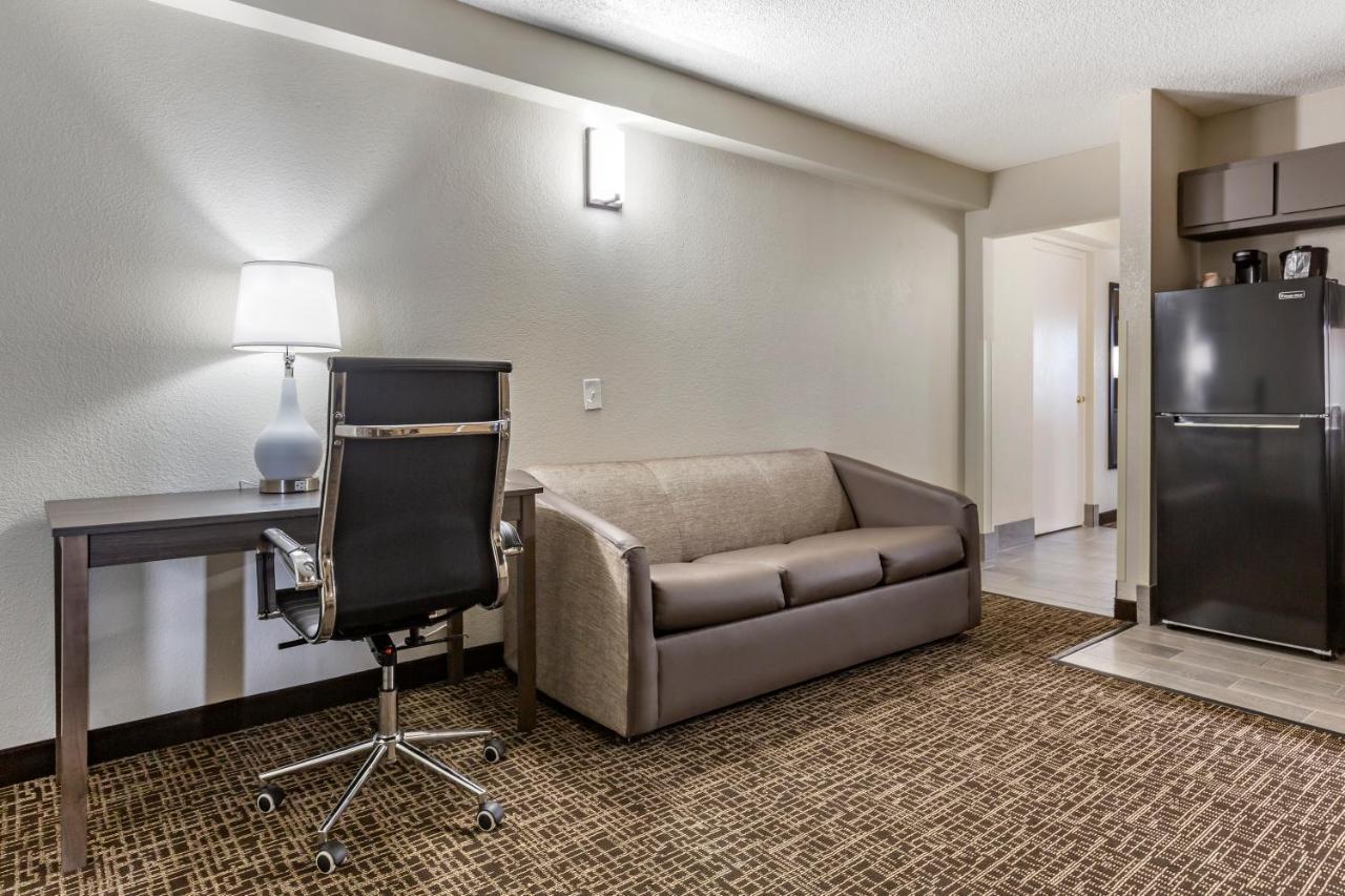 Quality Inn & Suites Spring Lake - Fayetteville Near Fort Bragg Extérieur photo