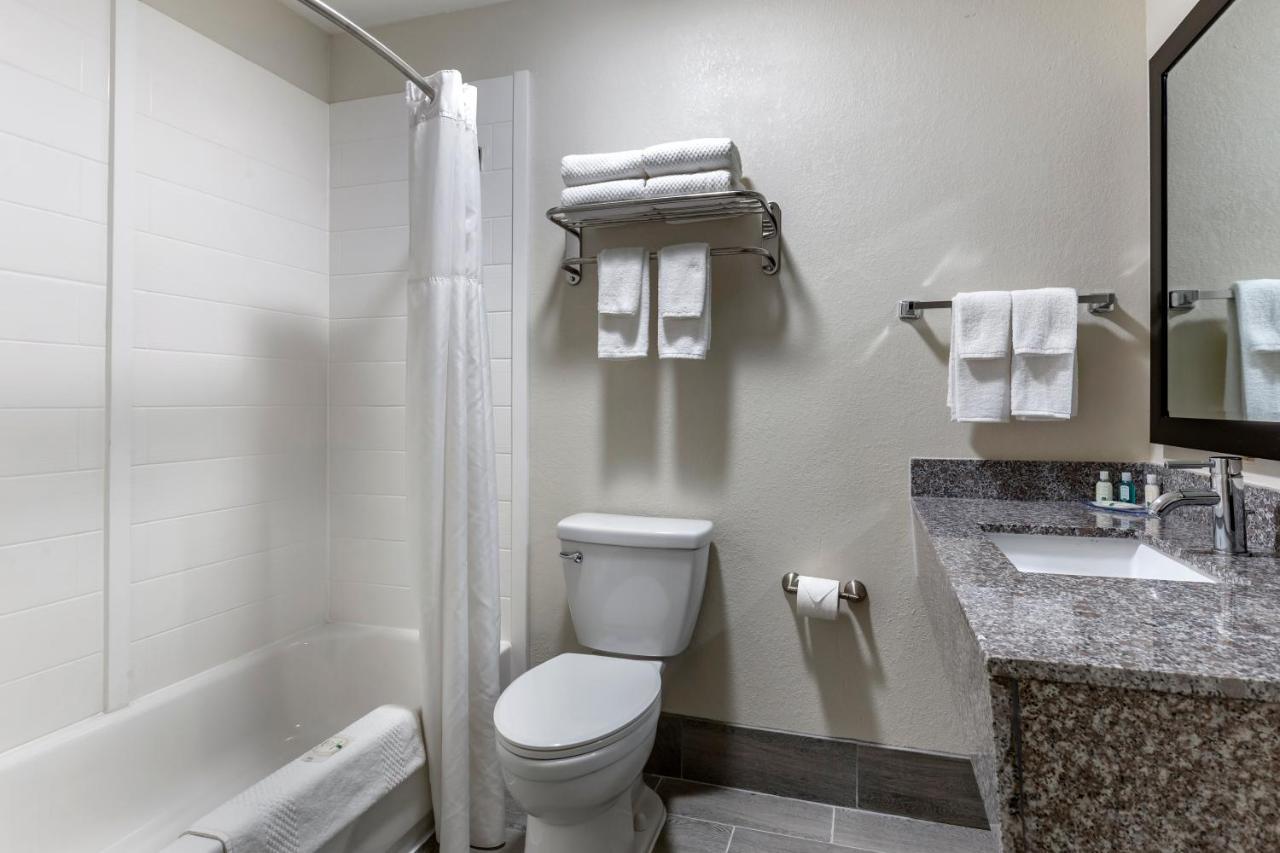 Quality Inn & Suites Spring Lake - Fayetteville Near Fort Bragg Extérieur photo