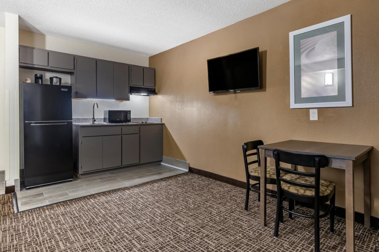 Quality Inn & Suites Spring Lake - Fayetteville Near Fort Bragg Extérieur photo
