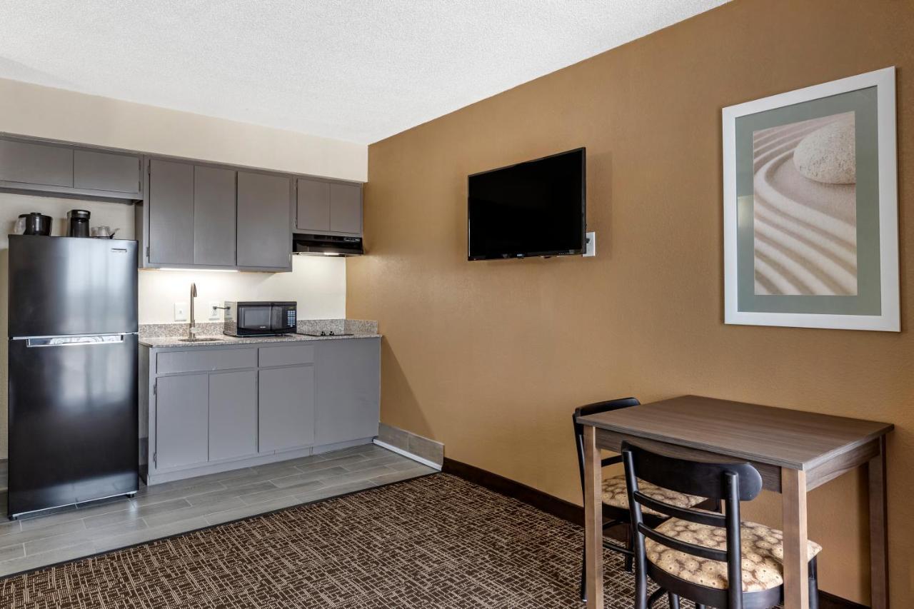 Quality Inn & Suites Spring Lake - Fayetteville Near Fort Bragg Extérieur photo