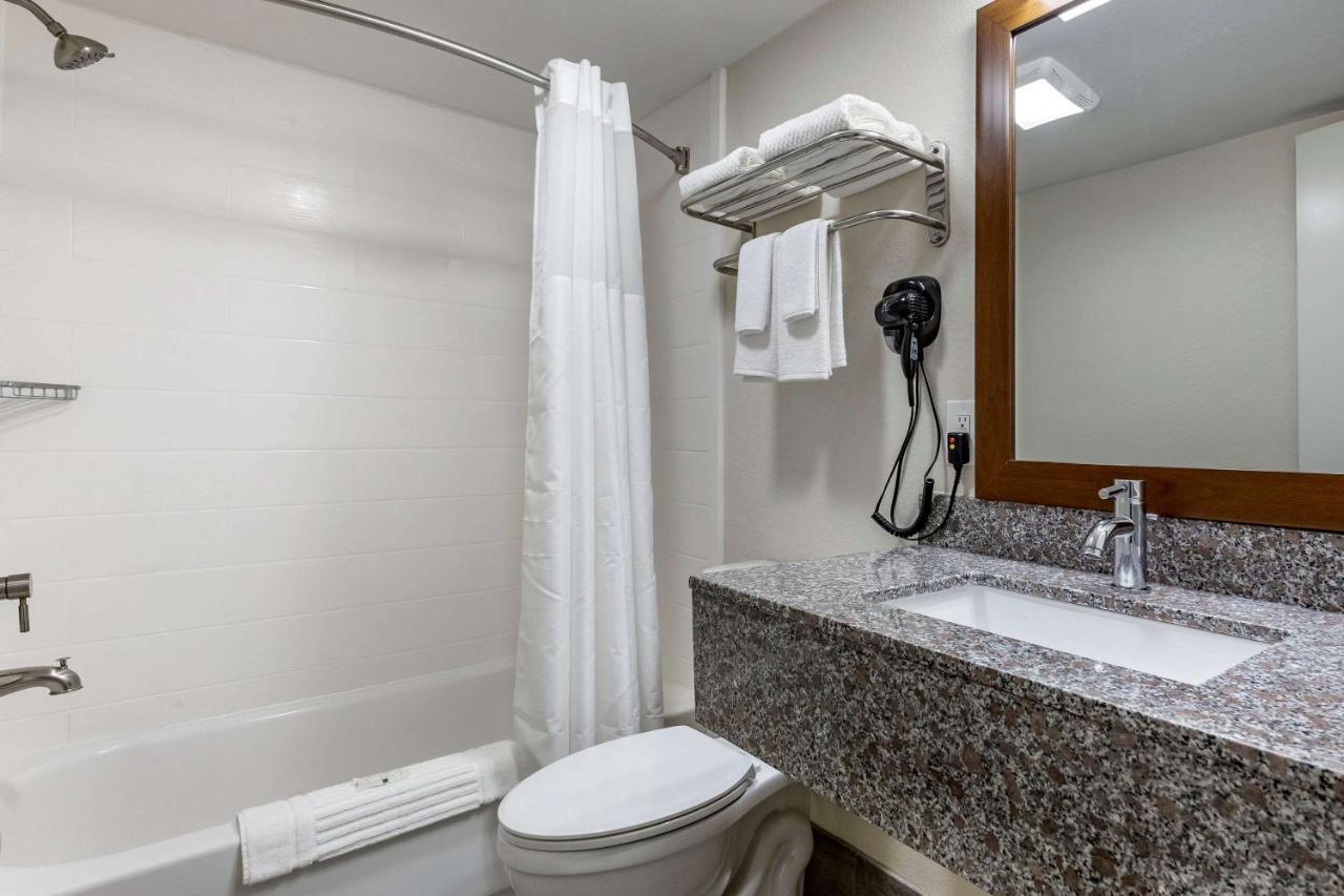 Quality Inn & Suites Spring Lake - Fayetteville Near Fort Bragg Extérieur photo