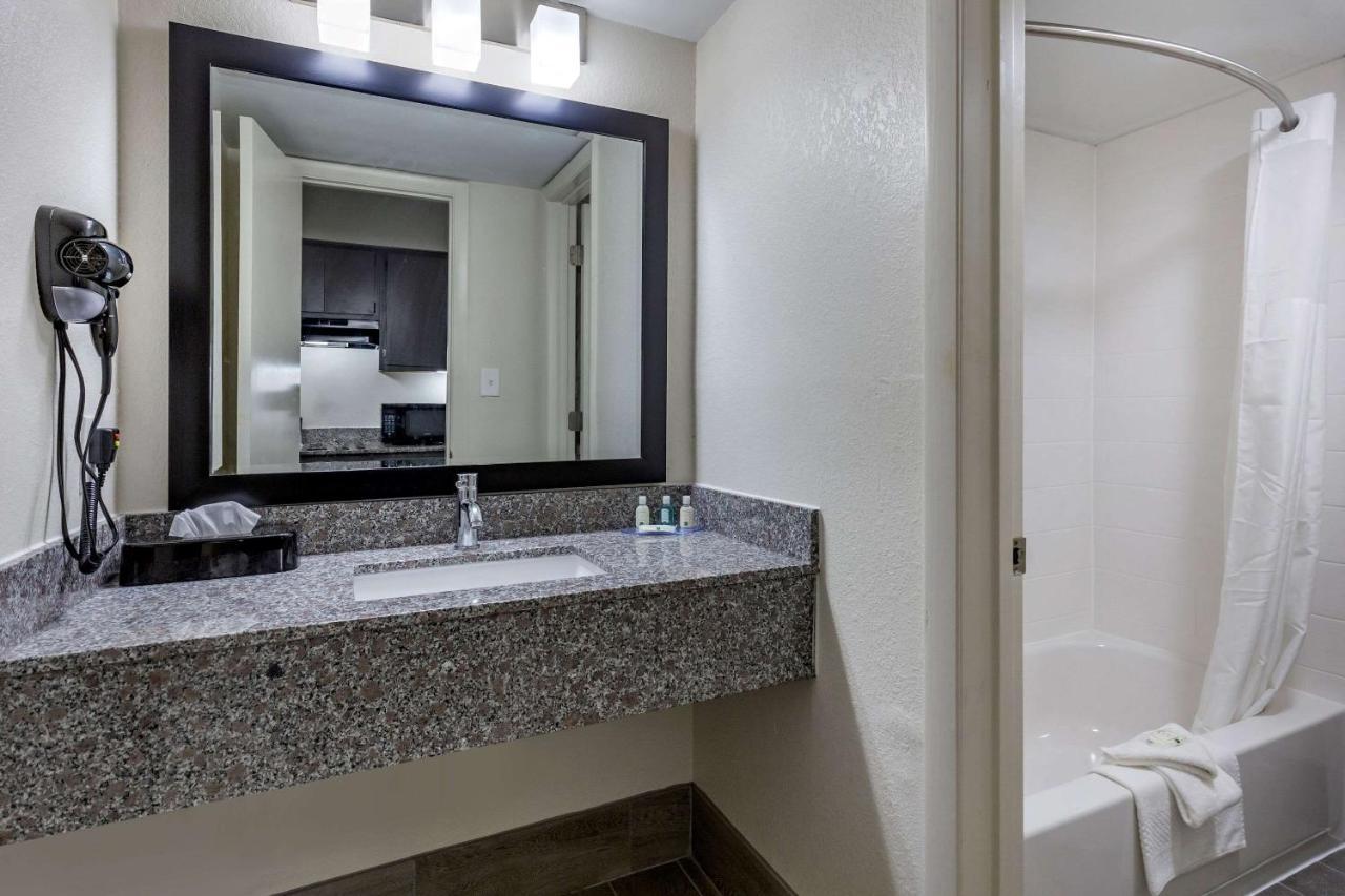 Quality Inn & Suites Spring Lake - Fayetteville Near Fort Bragg Extérieur photo