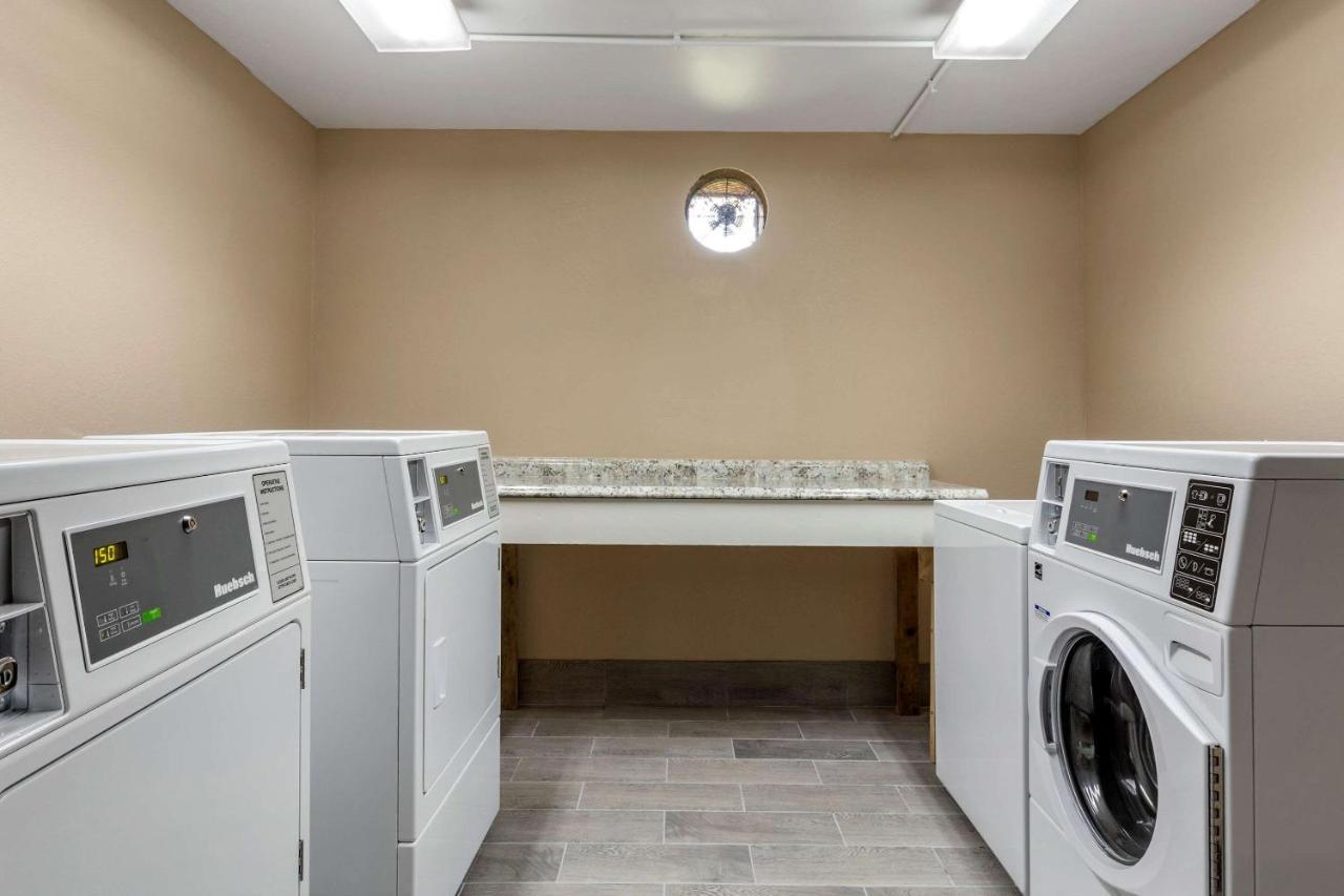 Quality Inn & Suites Spring Lake - Fayetteville Near Fort Bragg Extérieur photo