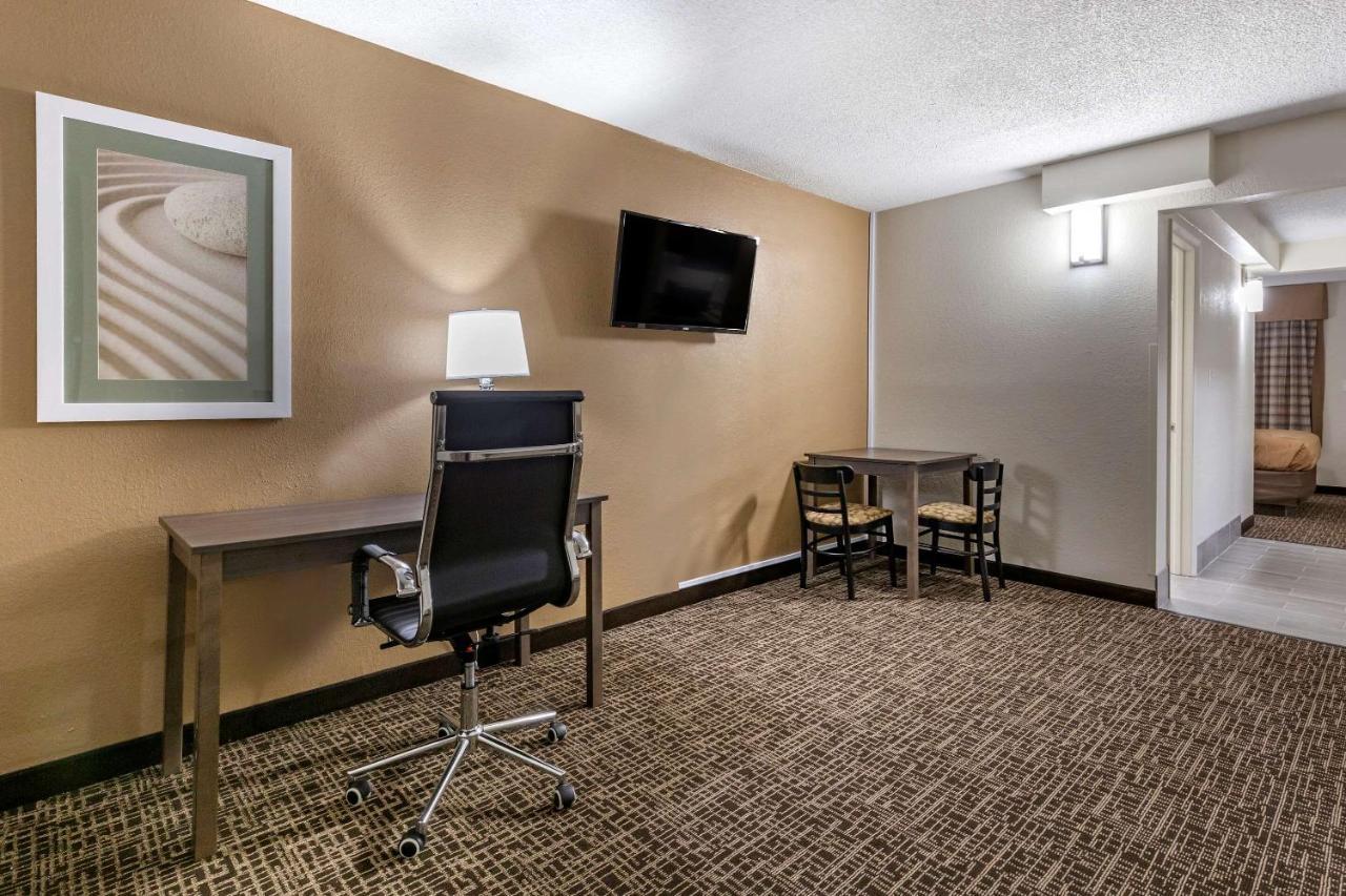 Quality Inn & Suites Spring Lake - Fayetteville Near Fort Bragg Extérieur photo