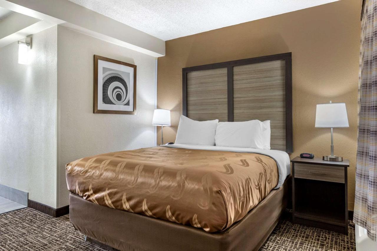 Quality Inn & Suites Spring Lake - Fayetteville Near Fort Bragg Extérieur photo